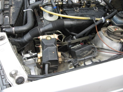 Blick auf den Motor von der Fahrerseite nach Umbau