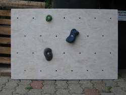 Kleine OSB-Platte mit Griffen - anklicken für größere Version